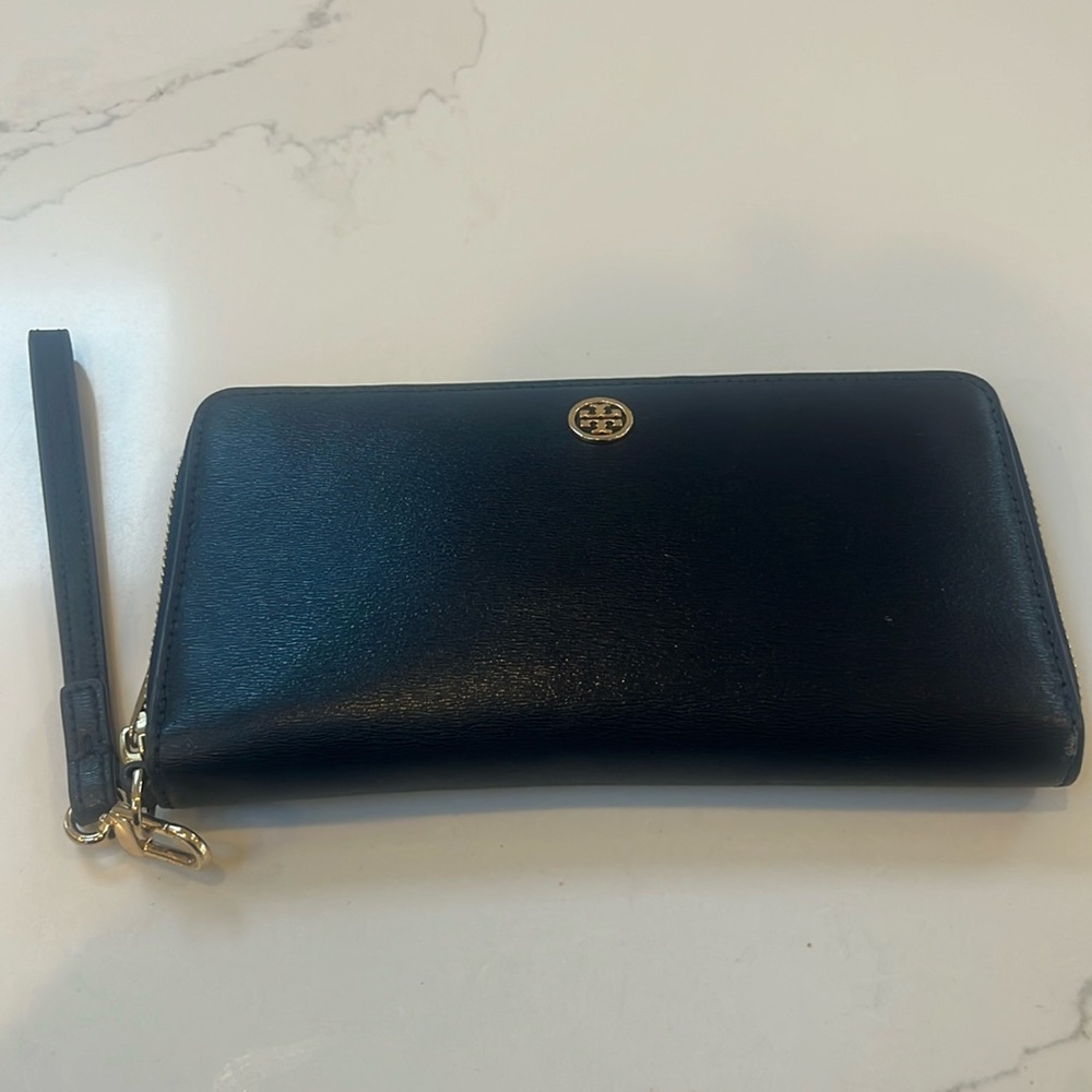 Like New Tory Burch Continental Zip Around Wallet